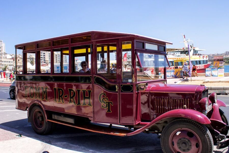Malta: Vintage Bus Ride through the Three Cities - Why the old bus changes the whole outing