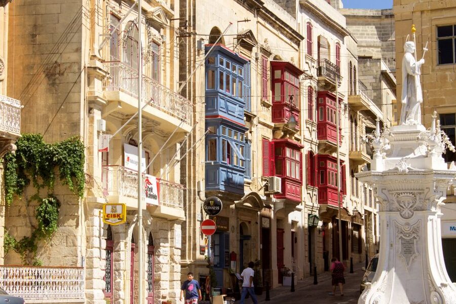 Malta: Vintage Bus Ride through the Three Cities - Cospicua and the Cottonera fortress line