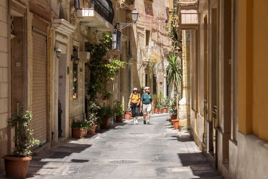 Malta: Vintage Bus Ride through the Three Cities - Senglea and the smaller-town atmosphere