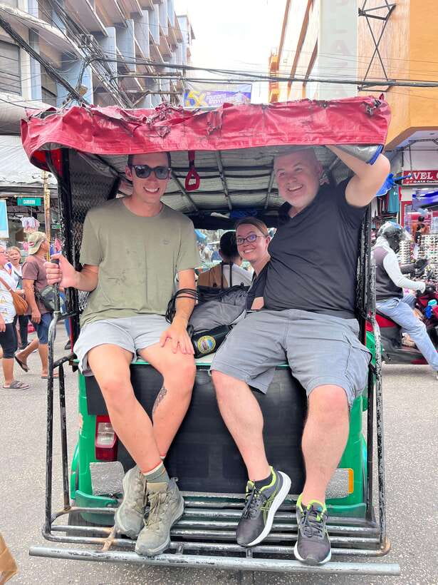 Manila Tuk-Tuk Adventure Hop-in and Hop-Off - Entering the world’s oldest Chinatown