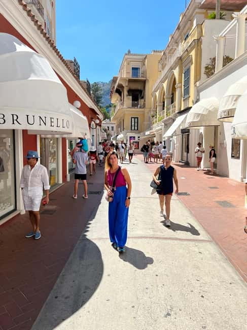 Marina Grande: Guided Capri Island Hop-On Hop-Off Bus Tour - Guide support and the meeting point
