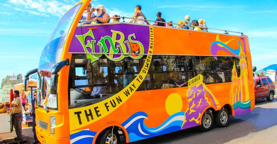 Mazatlán: Double-Decker Bus, Cliff Diving & Walking Tour - Playa Norte and the bird-feeding stop