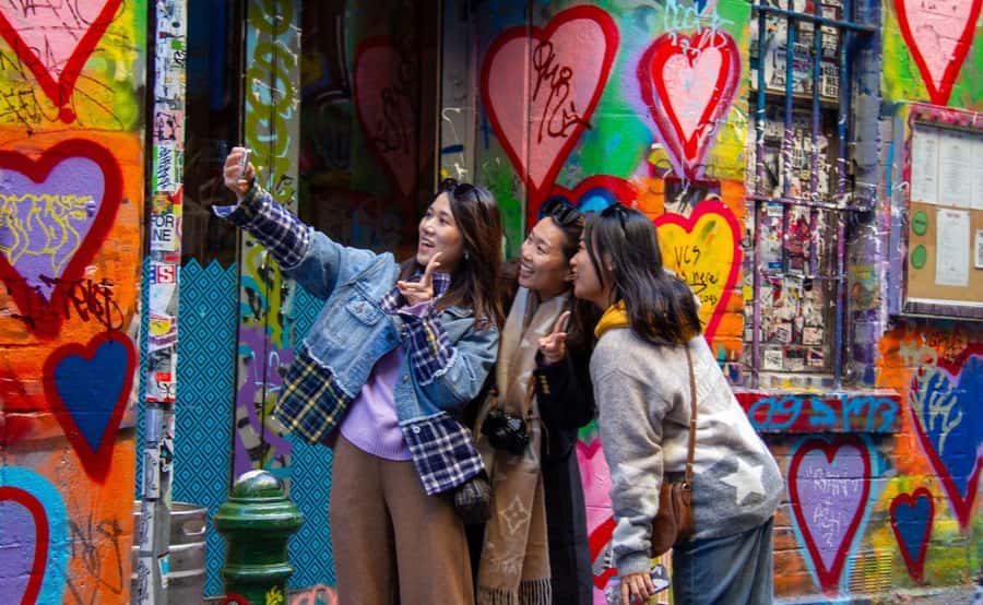 Melbourne: City Highlights Group Tour by Bus - From Collins Street to Hosier Lane