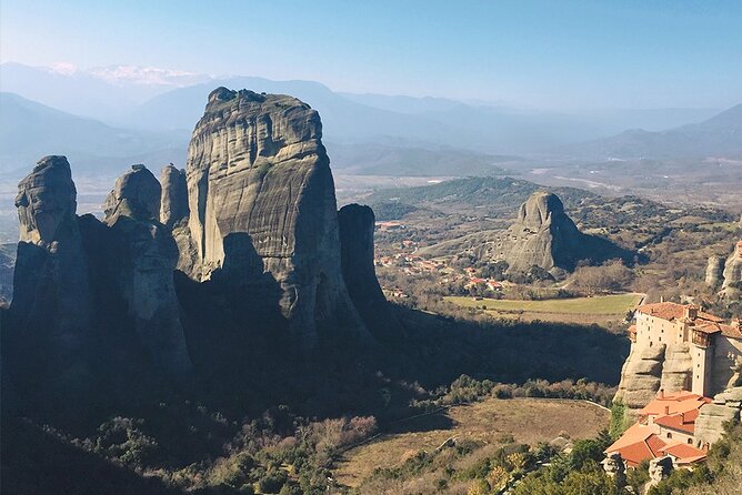 Meteora Full-Day Trip with Guide on Luxury Bus From Athens - The long road north from Athens