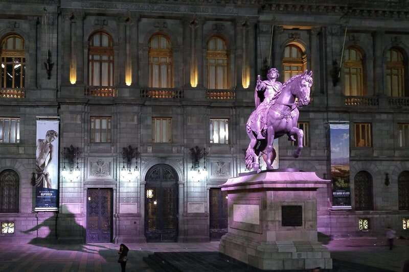 Mexico City: Double Decker Bus Night Tour - What the audio guide adds, and where it can fail