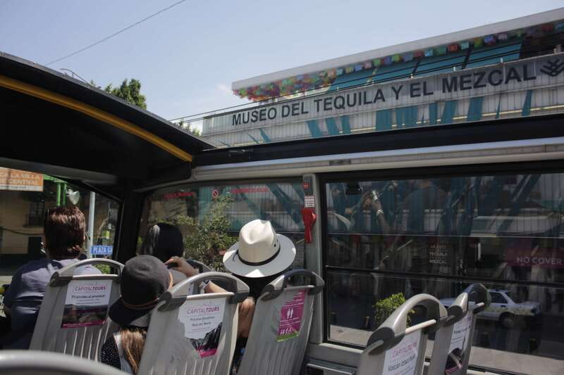 Mexico City: Hop-On Hop-Off Bus City Tour - Meeting staff, using the bracelet, and getting started