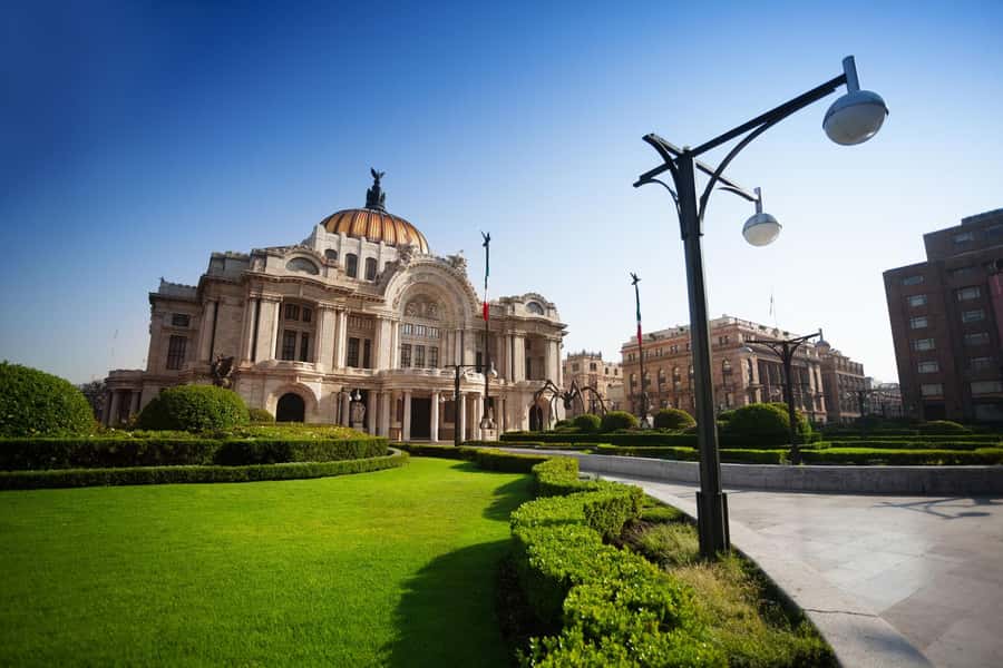 Mexico City: Night Bus Tour - The cathedral and central art museums