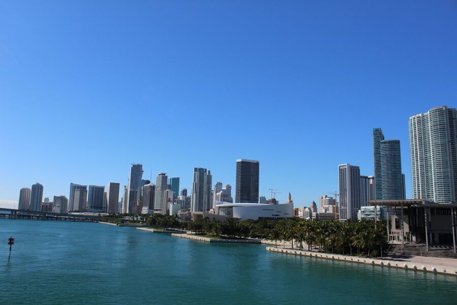 Miami : Bus, Boat & Walking Tour the Ultimate City Discovery - Little Havana, cigars, and coffee