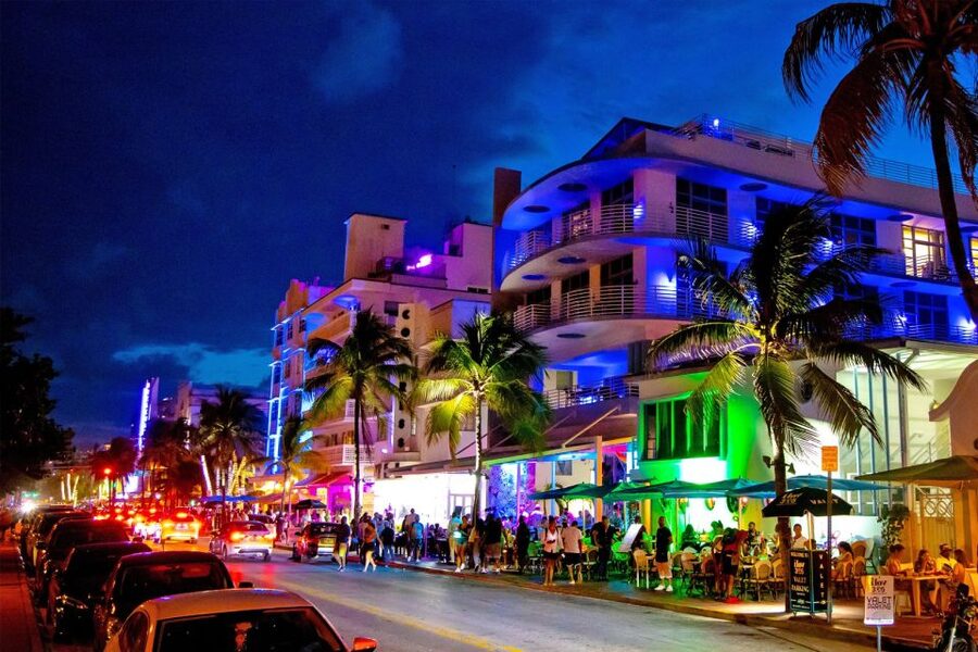 Miami: Open-top Bus Sightseeing Night Tour with Live Guide - Star Island and the city’s waterfront setting