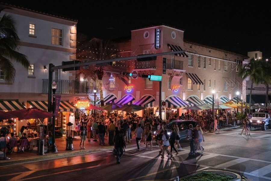 Miami: Open-top Bus Sightseeing Night Tour with Live Guide - Brickell Avenue and Miami’s modern side