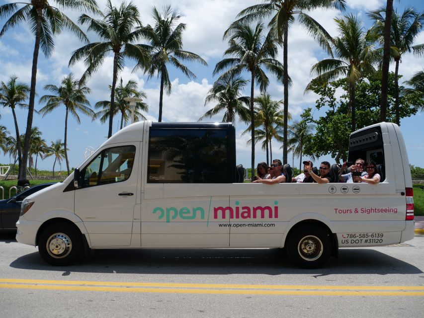 Miami Sightseeing Tour in a Convertible Bus (French) - Little Havana and the Cuban character of Miami