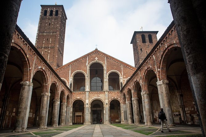 Milan Hop-On Hop-Off Bus Tour with Four Routes - What this Milan bus tour is really good at