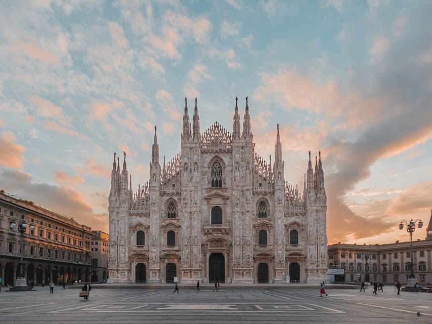 Milan: Night Tour by Bus - Sforza Castle, Milan’s grand opening scene
