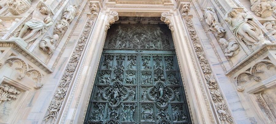 Milan: Skip-the-Line Duomo Guided Tour & Hop-on Hop-off Bus - The Duomo’s six-century construction story