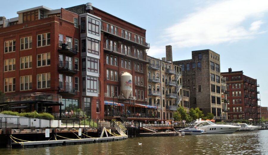 Milwaukee: Sightseeing Bus Tour - The Third Ward and a practical refreshment stop