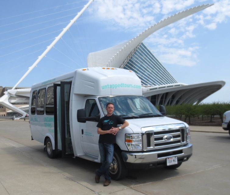 Milwaukee: Sightseeing Bus Tour - Meeting beneath the City Hall clock tower