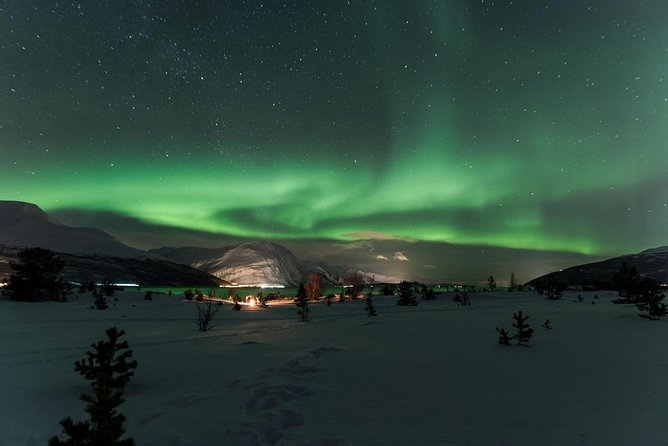 Minibus Northern Lights Chase with Photography from Tromsø - Thermal suits and heated insoles