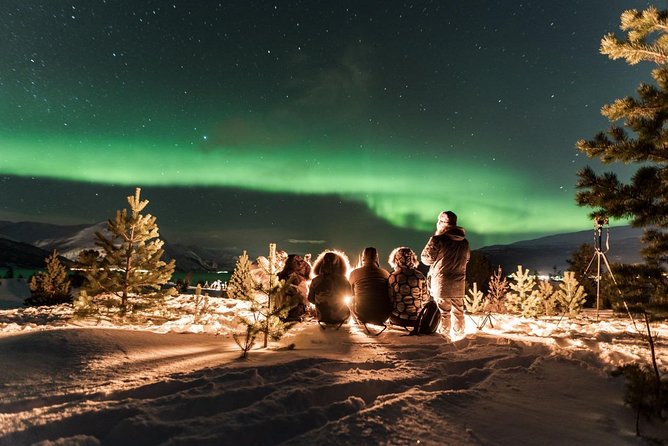 Minibus Northern Lights Chase with Photography from Tromsø - A campfire in the Arctic cold