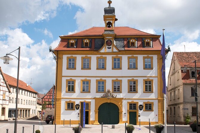 Minibus-Tour von Frankfurt (Main) to Rothenburg (Tauber) - Abholung am Hotel - Weikersheim Castle and its Knights Hall