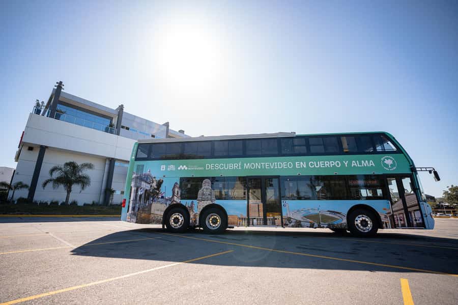 Montevideo: Sightseeing Hop-On Hop-Off Bus Tour - Central Circuit: the best first ride