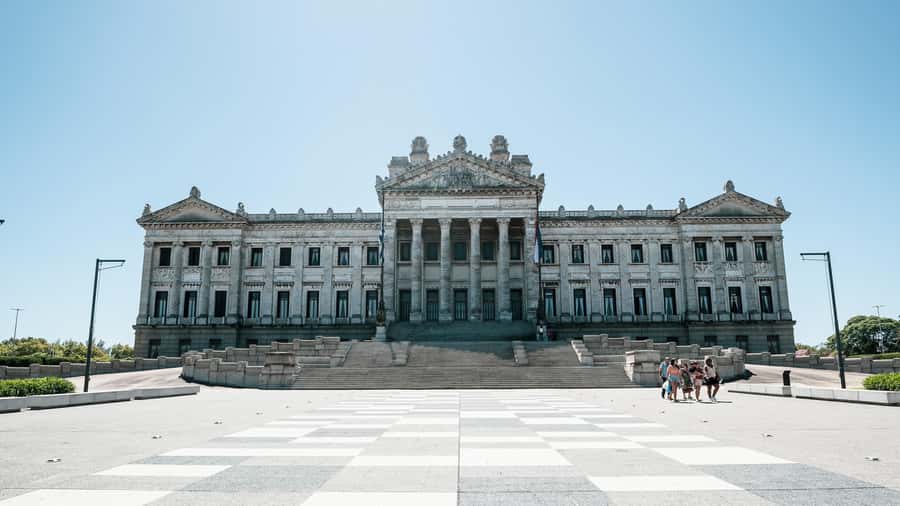 Montevideo: Sightseeing Hop-On Hop-Off Bus Tour - Who should book this tour?