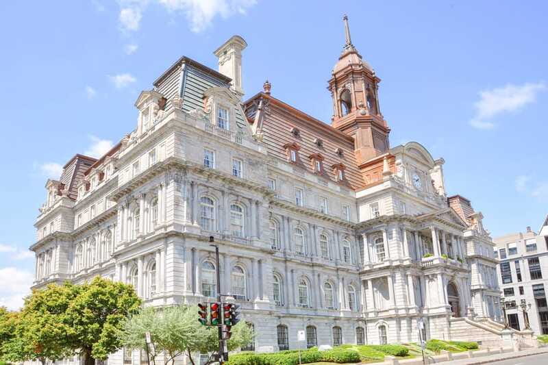 Montreal: Guided Bus Tour - The market stop and time off the bus