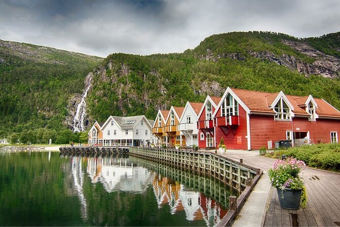 Mostraumen Golden Circle Fjordtour from Bergen – Group or Private - Guides, group size, and the tone of the day