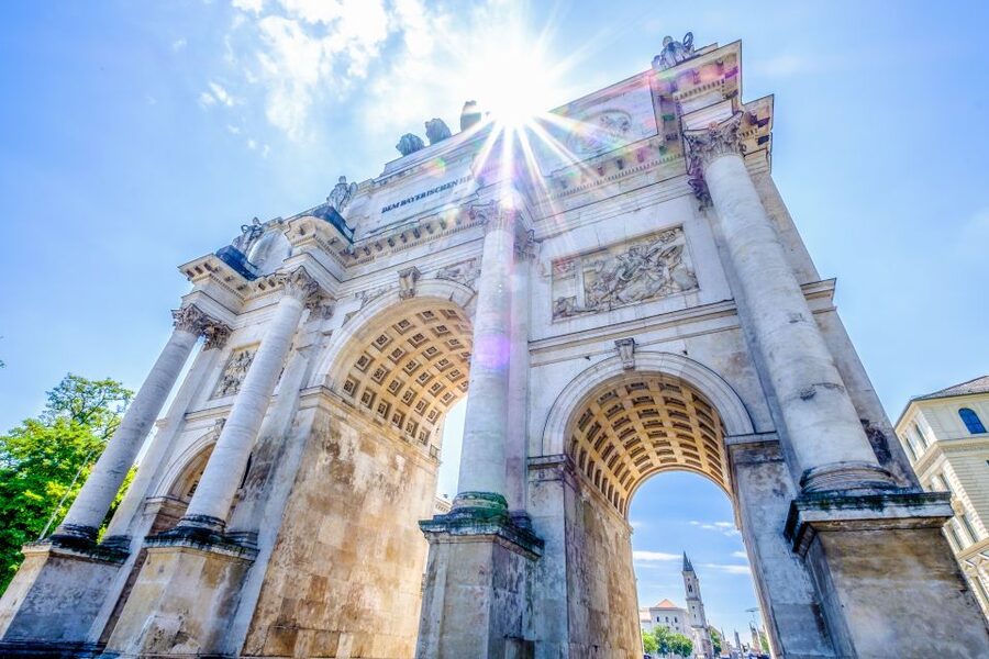 Munich Hop-On Hop-Off Tour: 1-Day or 2-Day Ticket - Schwabing and the English Garden route