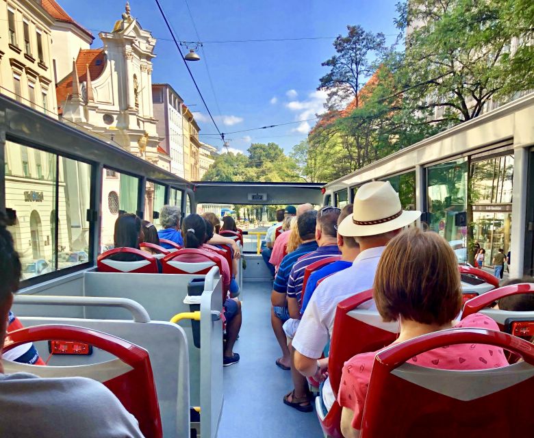 Munich Hop-On Hop-Off Tour: 1-Day or 2-Day Ticket - Commentary, staff, and what the experience feels like