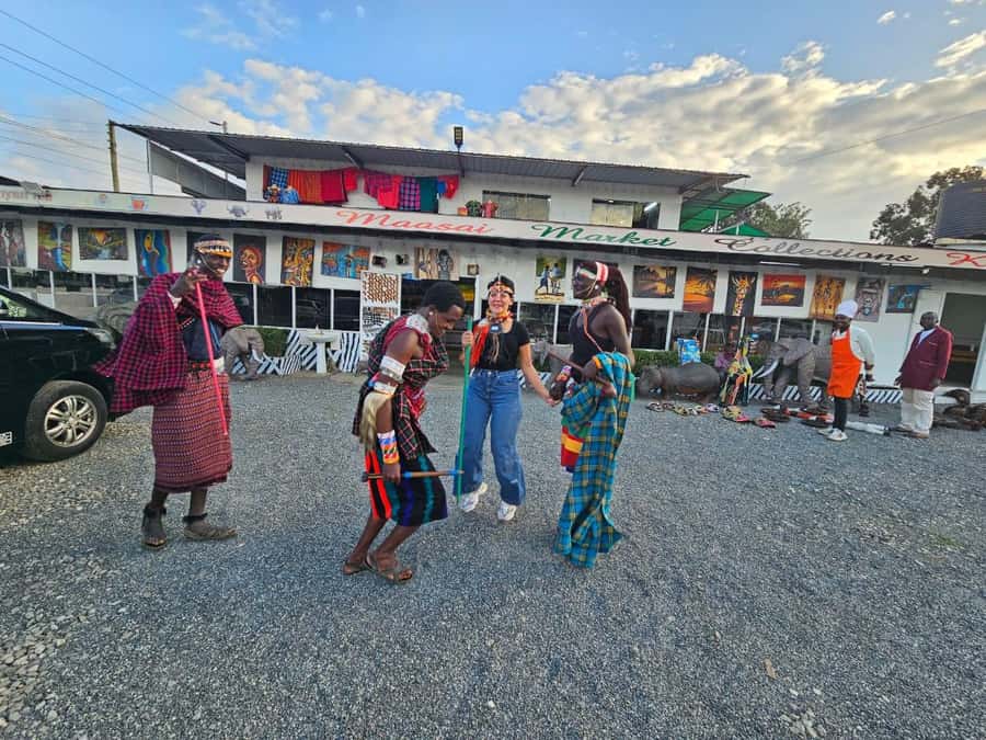 Nairobi: Hop on Hop off and Maasai market Collections Visit - Guides, timing, and the overall pace