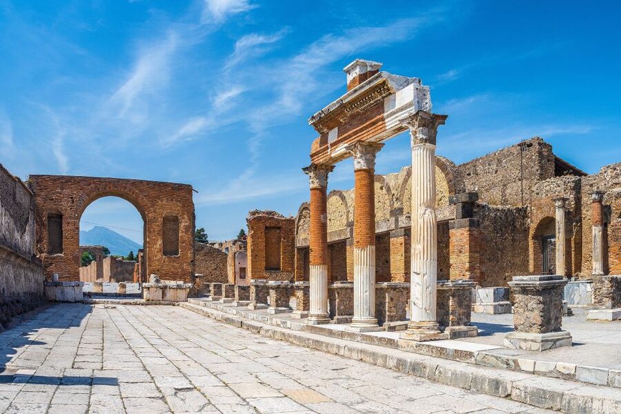 Naples Port Bus Excursion: Explore Pompeii ruins On Your Own - Meeting the Bus at Molo Angioino