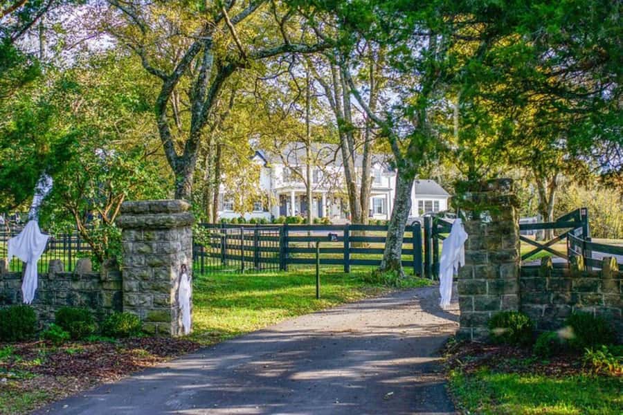 Nashville: Homes of the Stars Narrated Bus Tour - What this Nashville tour really offers