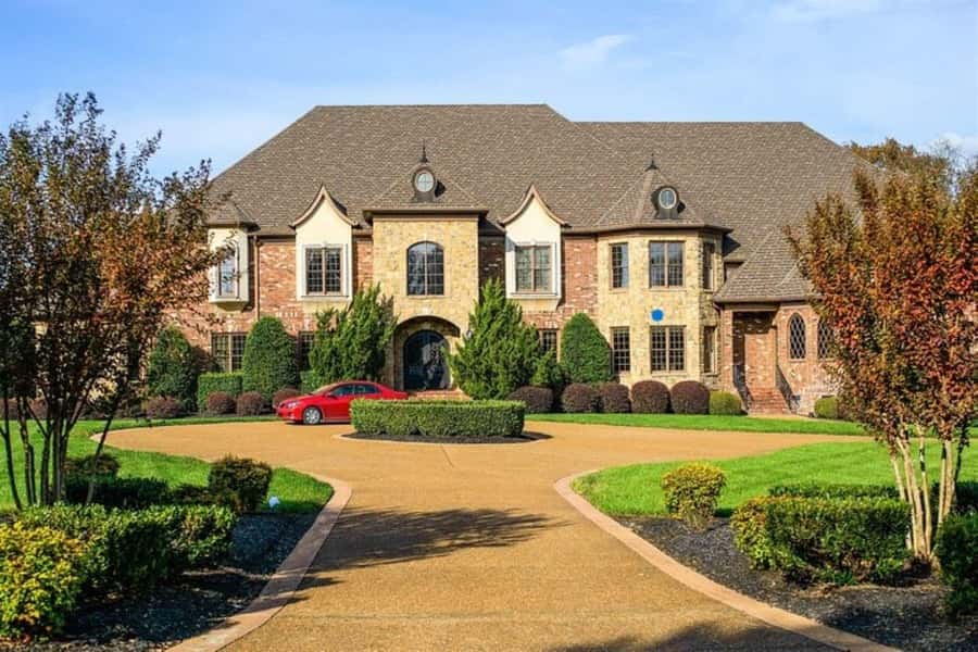 Nashville: Homes of the Stars Narrated Bus Tour - Famous addresses, viewed from the road