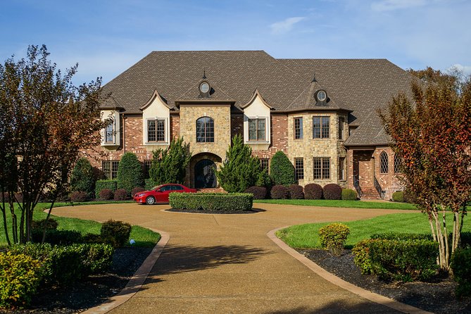Nashville "Homes Of The Stars" Narrated Bus Tour with 30+ Celebrity Homes - Who will enjoy this most?