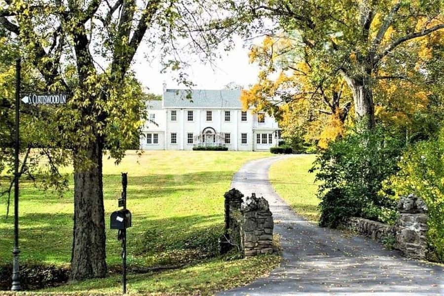 Nashville: Homes of the Stars Narrated Bus Tour - Leaving downtown for Nashville’s music neighborhoods