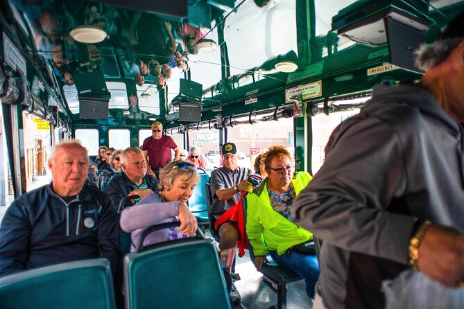 Nashville: Hop-on Hop-off Trolley Tour - Hot chicken and Belmont Mansion