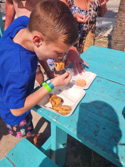 Nassau: Electric Bus Tour with Food & Drink Samples - Key points at a glance