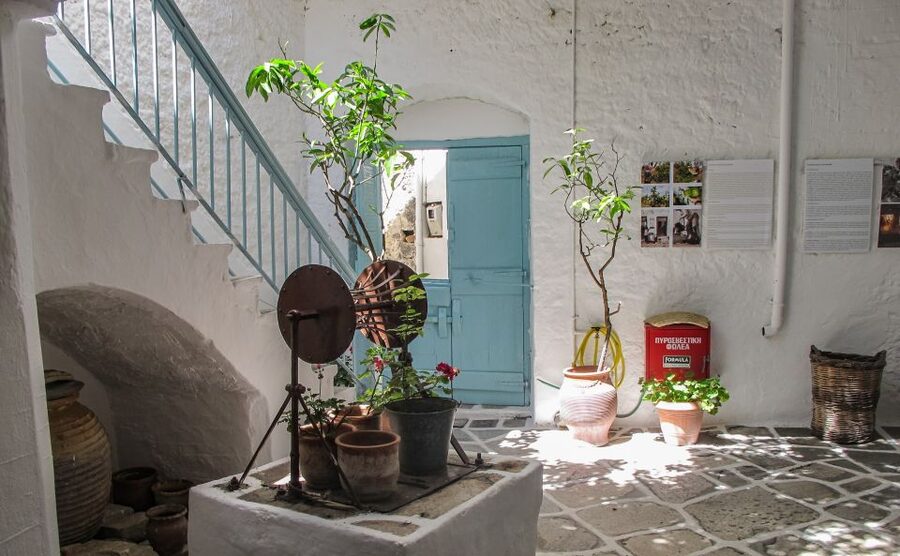 Naxos: Highlights Full-Day Tour by Bus - Apeiranthos: marble streets and the main lunch break