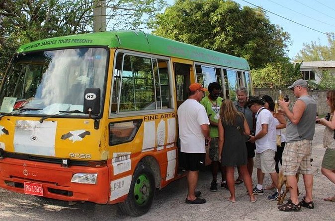 Negril One Love Bus Bar Crawl - Meeting people when you are traveling alone