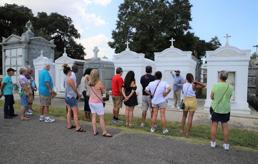 New Orleans: 2-Hour 15-Minute City and Cemetery Tour by Bus - From the French Quarter to Jackson Square