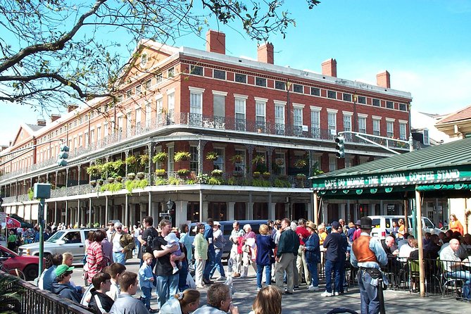 New Orleans City and Cemetery 2-Hour Bus Tour - From Garden District mansions to Treme streets