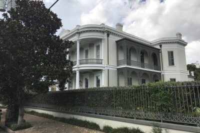 New Orleans City and Cemetery 2-Hour Bus Tour