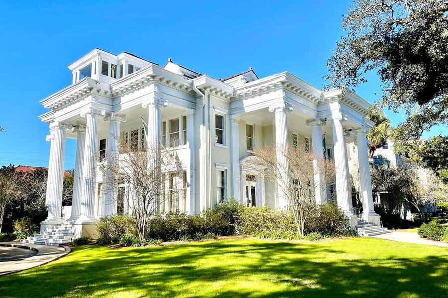 New Orleans: City and Cemetery Bus Tour Garden District Walk - Timing, comfort, and access