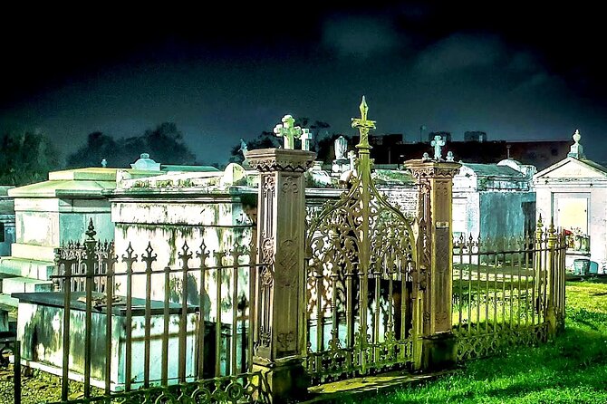 New Orleans Dead of Night Ghosts and Cemetery Bus Tour - Who will enjoy this most