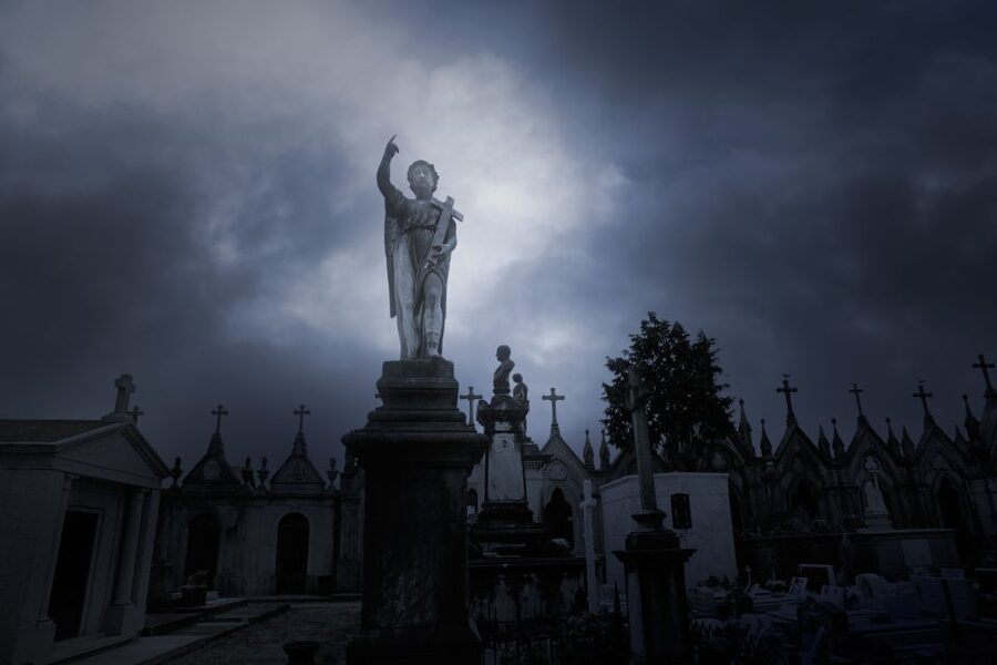 New Orleans: Night Cemetery and Ghost BYOB Bus Tour - Why New Orleans cemeteries look so different