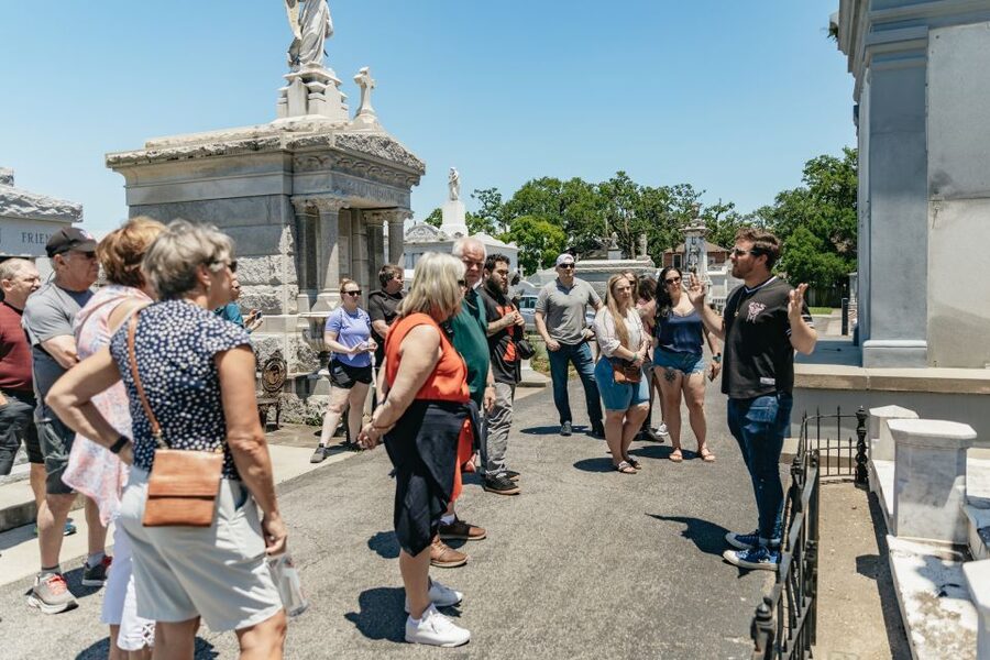 New Orleans: Sightseeing Bus Tour - City Park and Beignets at Cafe Du Monde