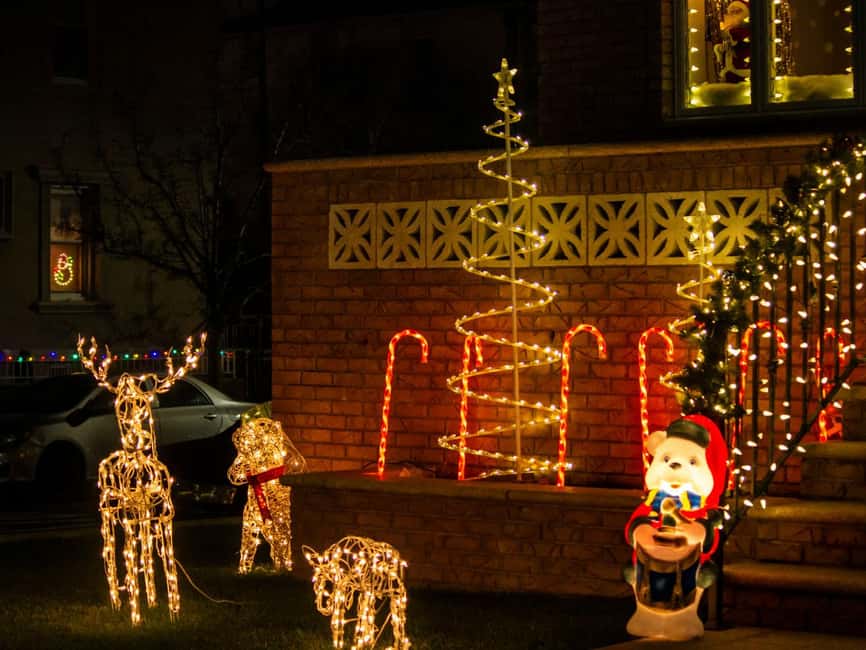 New York Christmas Lights Tour by BUS - Why Dyker Heights is worth the trip