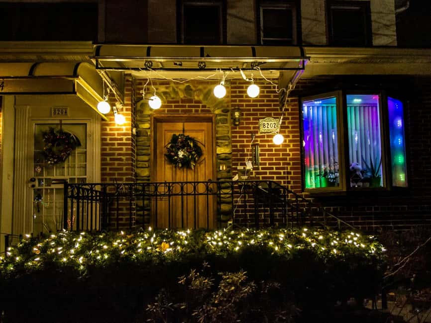 New York Christmas Lights Tour by BUS - Walking through the Christmas displays