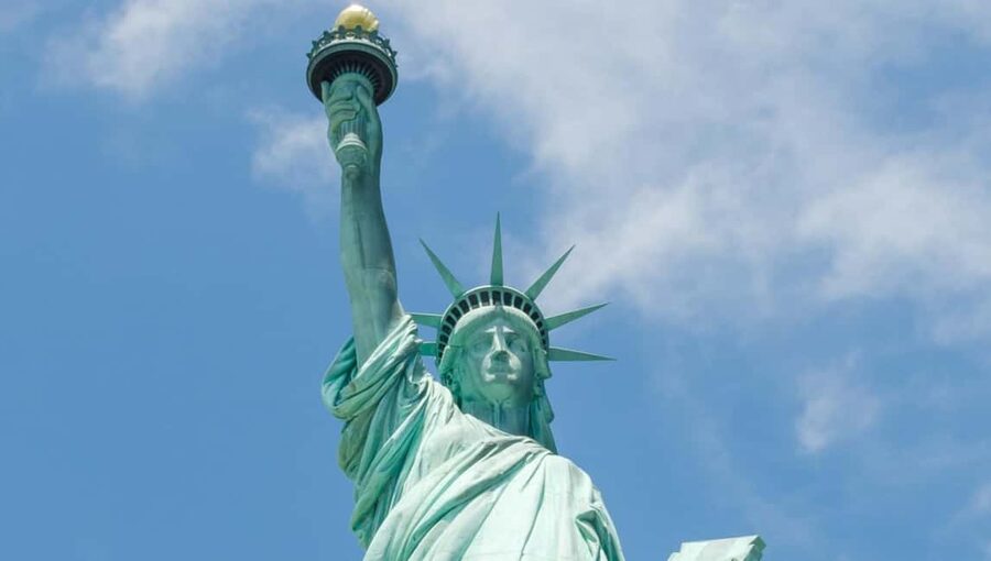 New York City: Discover Pass with Hop-on Hop-off Bus Tour - Weather, crowds, and the practical bus problem