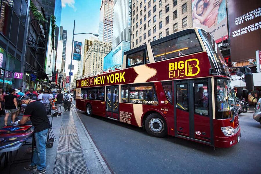 New York: Madame Tussauds and Big Bus Hop-on Hop-off Tour - Taking the Big Bus Downtown Loop